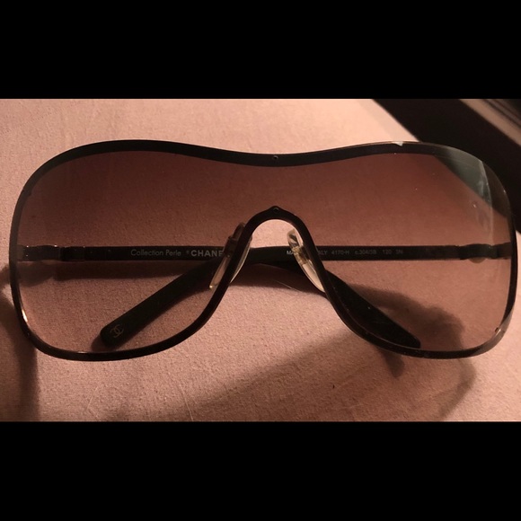 Authentic woman’s chanel sunglasses - Picture 1 of 3